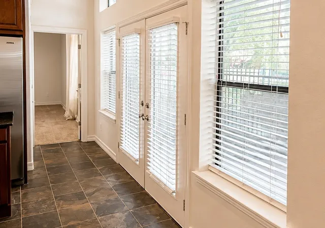 Listing Photo 4 - Condo for sale in building located at 4402 Lillian St, Houston, TX 77007 - Unit #1