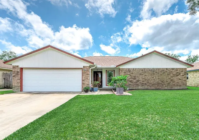 Photo 1 of Single family home for sale at 720 S Remington Dr, Angleton, TX 77515 | MLS# 35250585 | Listing updated on 2026-09-15