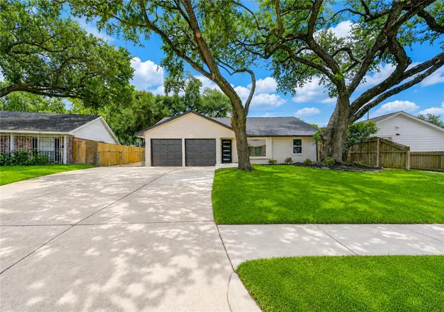 Photo 2 of Single family home for sale at 5914 Hewitt Dr, Houston, TX 77092 | MLS# 91369639 | Listing updated on 2026-07-08