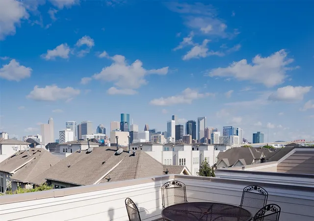 Photo 2 of Sale Pending at 2354 Bastrop St, Houston, TX 77004 | MLS# 51758838 | Listing updated on 2026-09-18