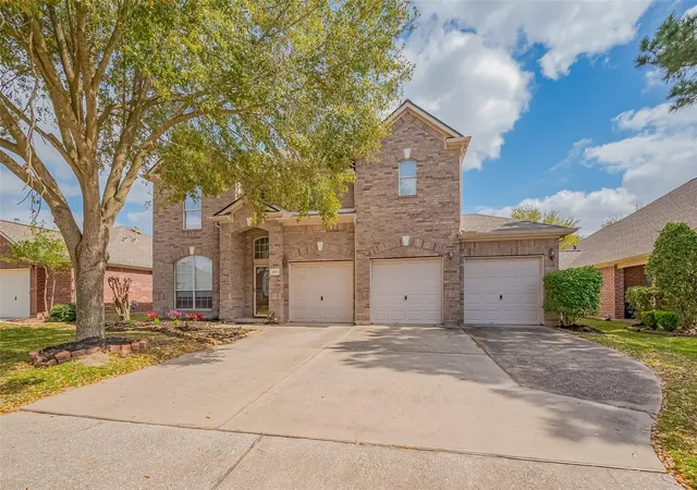 Photo 3 of Single family home for sale at 20006 Shavon Springs Dr, Spring, TX 77388 | MLS# 42483358 | Listing updated on 2026-09-04