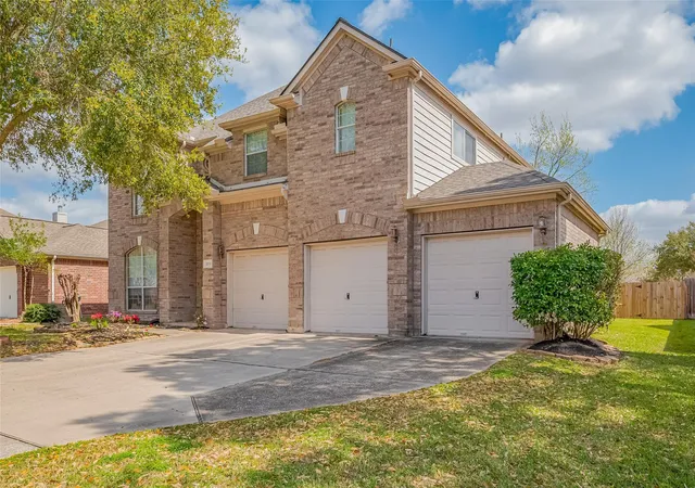 Photo 3 of Single family home for sale at 20006 Shavon Springs Dr, Spring, TX 77388 | MLS# 42483358 | Listing updated on 2026-09-04