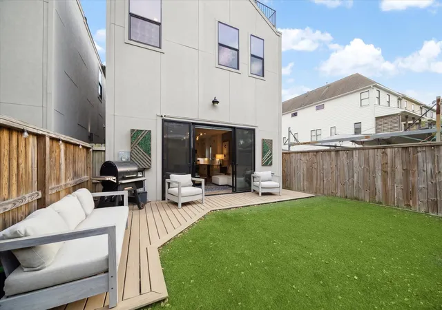 Photo 2 of Single family home for sale at 823 Aurora St, Houston, TX 77009 | MLS# 37656589 | Listing updated on 2026-08-27