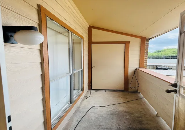 2nd image of 10202 Forum Park Dr, Houston, TX 77036