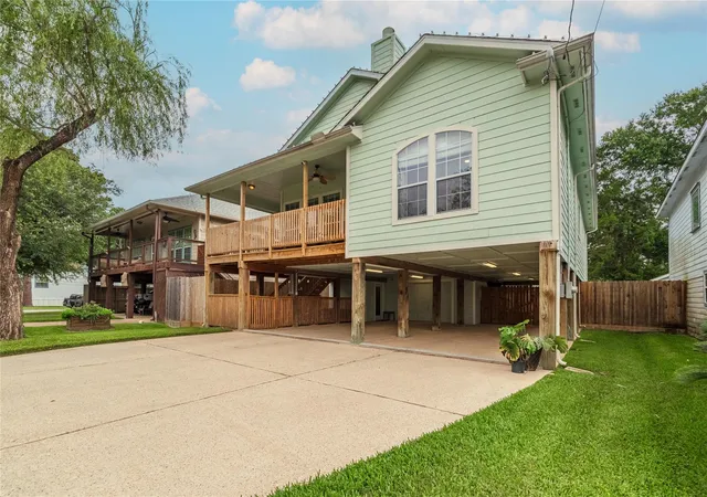 Homes for sale in Kemah, TX | 315 West Dr, Kemah, TX 77565 | MLS# 61765565
