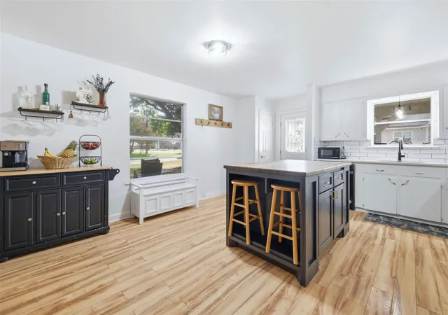 image of 700 N Owensville St, Franklin, TX 77856 | MLS# 15693994