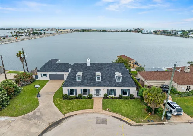 Photo 1 of Single family home for sale at 36 S Shore Dr, Galveston, TX 77551 | MLS# 69888573 | Listing updated on 2026-07-11
