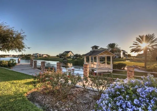 2nd image of 18 Evia Main, Galveston, TX 77554 | MLS# 27917644