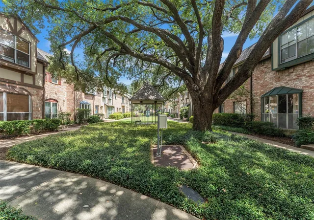 3rd image of 14723 Barryknoll Ln #99, Houston, TX 77079 | MLS# 16618571
