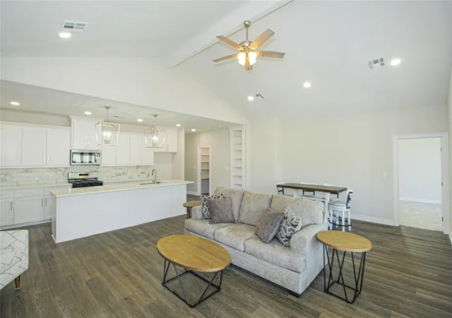 4th image of 120 Sunshine Ln, Livingston, TX 77351 | MLS# 91719009