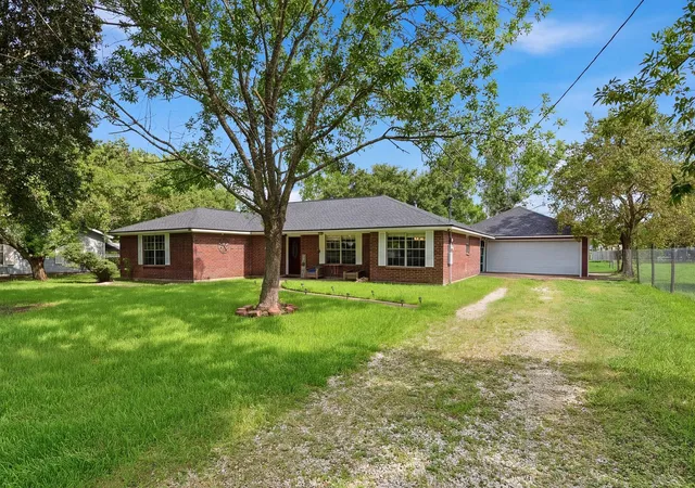 Photo 3 of Single family home for sale at 5040 County Rd 31, Angleton, TX 77515 | MLS# 84699232 | Listing updated on 2026-09-28