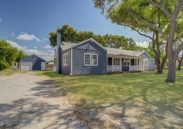 Photo 3 of Single family home for sale at 1114 W 5th St, Freeport, TX 77541 | MLS# 72313610 | Listing updated on 2026-09-19