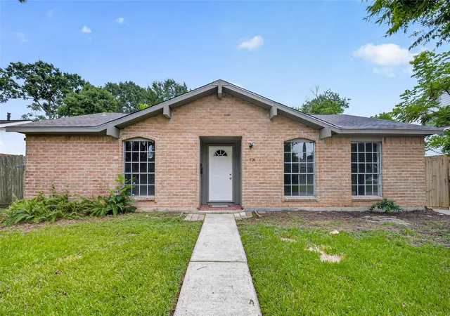 Photo 3 of Single family home for sale at 706 Buoy Rd, Houston, TX 77062 | MLS# 16062966 | Listing updated on 2026-09-21