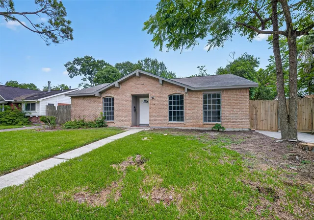 Photo 4 of Single family home for sale at 706 Buoy Rd, Houston, TX 77062 | MLS# 16062966 | Listing updated on 2026-09-21