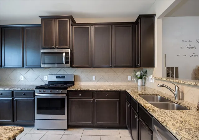 Photo 4 of Single family home for sale at 7658 Dragon Pearls Ln, Conroe, TX 77304 | MLS# 97942991 | Listing updated on 2026-09-06