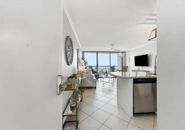 Photo 4 of Condo for sale at 5220 Seawall Blvd #736, Galveston, TX 77551 | MLS# 93944602 | Listing updated on 2026-09-02