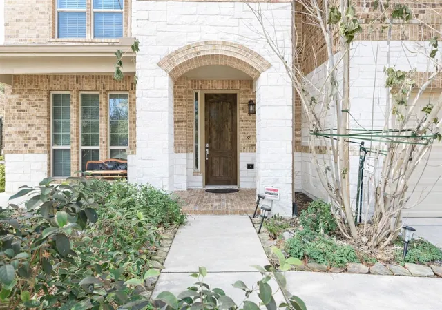 5th image of 35 N Wheatleigh Dr, Tomball, TX 77375 | MLS# 88901033