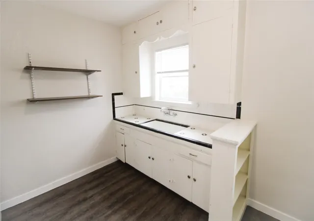 Listing Photo 4 - Condo for sale in building located at 1214 44th St, Galveston, TX 77550