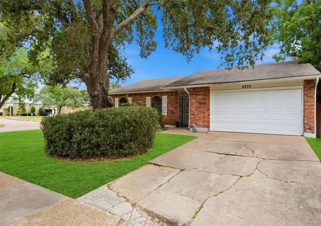 Photo 2 of Single family home for sale at 4850 Raven Ridge Dr, Houston, TX 77053 | MLS# 3652875 | Listing updated on 2026-07-12