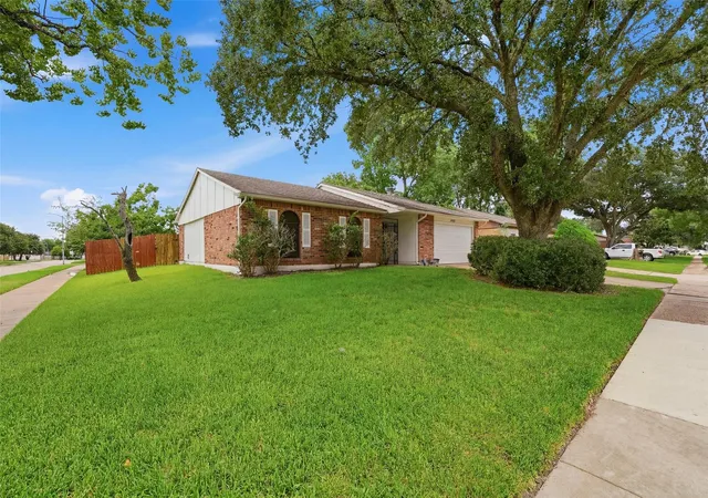 Photo 3 of Single family home for sale at 4850 Raven Ridge Dr, Houston, TX 77053 | MLS# 3652875 | Listing updated on 2026-07-12