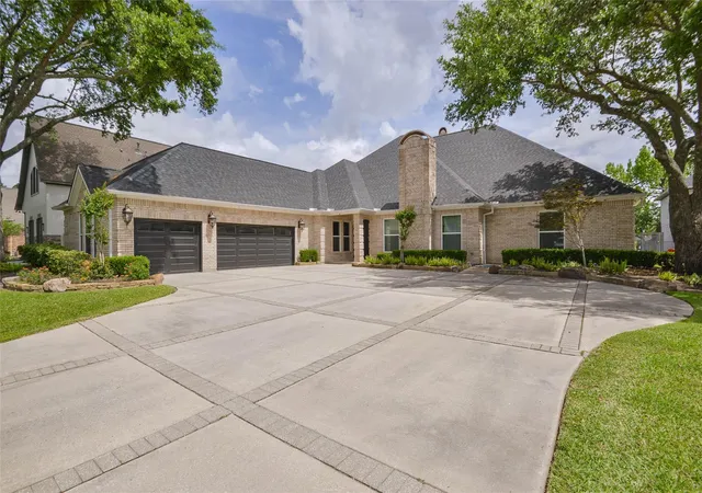 Photo 2 of Sale Pending at 7815 Lake Mist Ct, Humble, TX 77346 | MLS# 50846196 | Listing updated on 2026-09-18