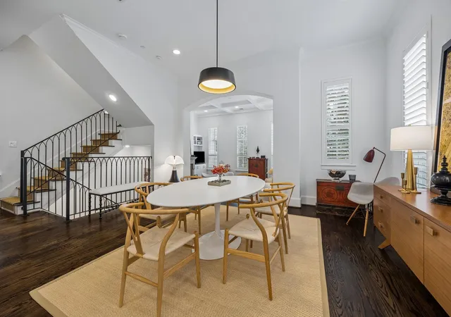 Photo 3 of Single family home for sale at 1211 Wynden Cmns Ln, Houston, TX 77056 | MLS# 86235713 | Listing updated on 2026-08-18