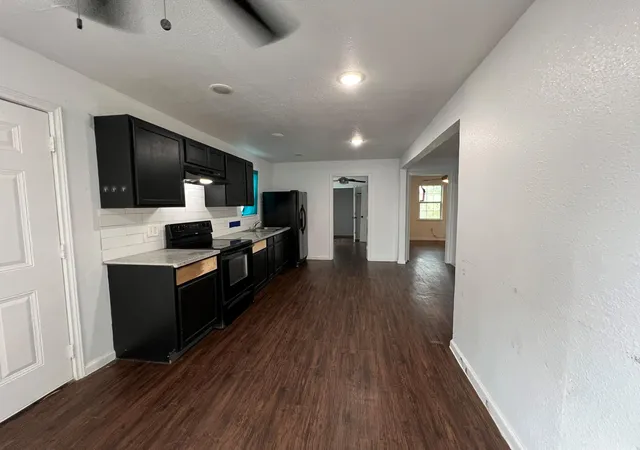 Photo 3 of Single family home for sale at 2117 Russell St, Houston, TX 77026 | MLS# 63306729 | Listing updated on 2026-08-21