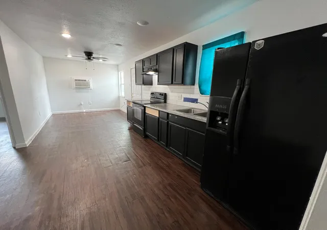 Photo 4 of Single family home for sale at 2117 Russell St, Houston, TX 77026 | MLS# 63306729 | Listing updated on 2026-08-21