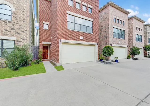 Photo 2 of Single family home for sale at 650 Westcross St #35, Houston, TX 77018 | MLS# 76990255 | Listing updated on 2026-06-03
