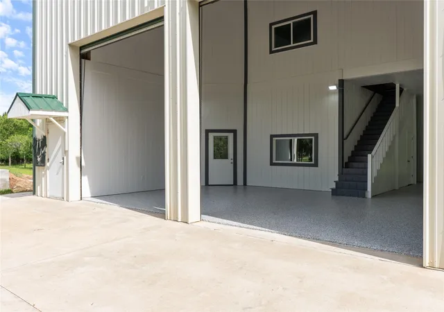 3rd image of 1628 Private Road 652, Bay City, TX 77414 | MLS# 88860066