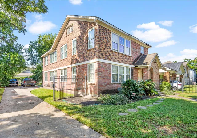 2nd image of 3102 Isabella St, Houston, TX 77004 | MLS# 68952362