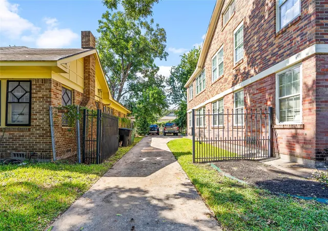4th image of 3102 Isabella St, Houston, TX 77004 | MLS# 68952362