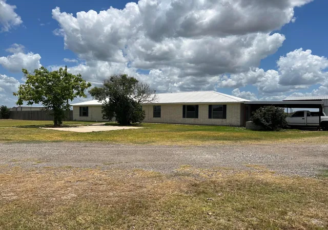 1st image of 918 Fairway Dr, Navasota, TX 77868 | MLS# 8191579