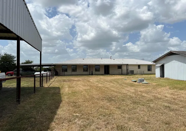 2nd image of 918 Fairway Dr, Navasota, TX 77868 | MLS# 8191579