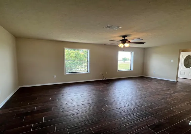 4th image of 918 Fairway Dr, Navasota, TX 77868 | MLS# 8191579