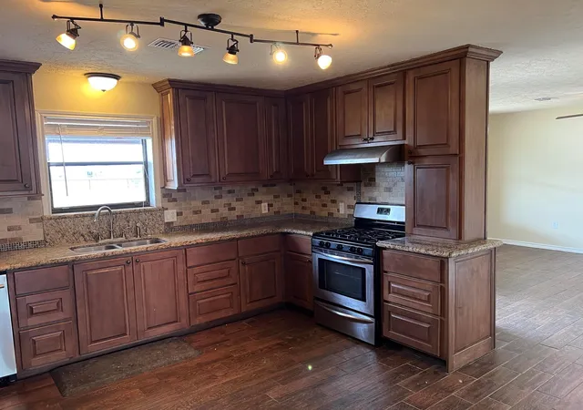 5th image of 918 Fairway Dr, Navasota, TX 77868 | MLS# 8191579