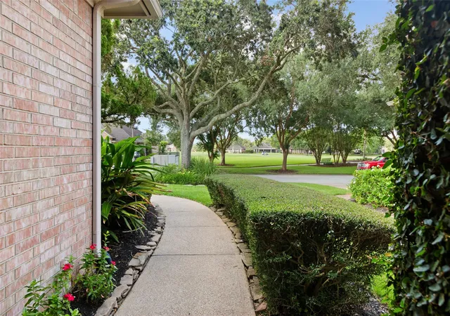 Photo 3 of Sale Pending at 2430 Fairway Pointe Dr, League City, TX 77573 | MLS# 58066960 | Listing updated on 2026-09-09