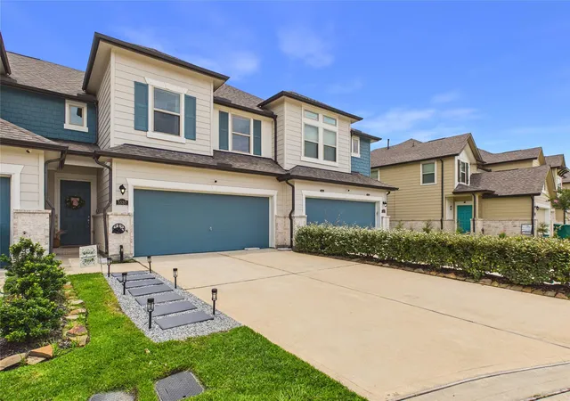 Photo 1 of Townhouse for sale at 5530 Clarendon Hills Ct, Pasadena, TX 77505 | MLS# 60233026 | Listing updated on 2026-09-05