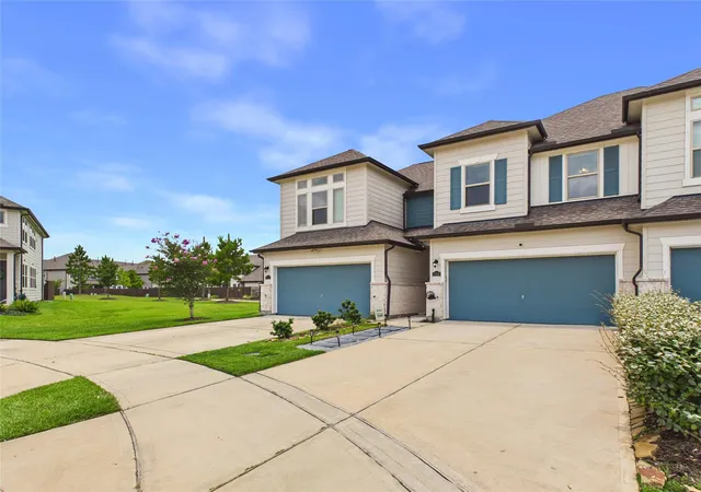 Photo 3 of Townhouse for sale at 5530 Clarendon Hills Ct, Pasadena, TX 77505 | MLS# 60233026 | Listing updated on 2026-09-05