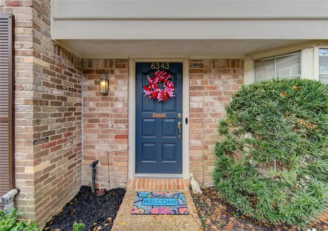 Photo 1 of Townhouse for sale at 6343 Briar Rose Dr #142, Houston, TX 77057 | MLS# 56357907 | Listing updated on 2026-08-05