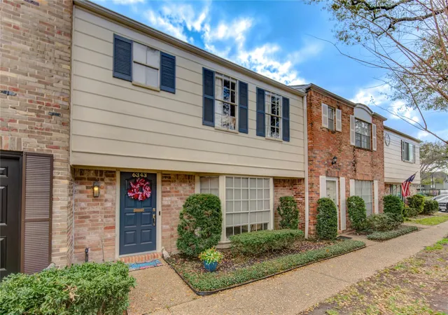 Photo 3 of Townhouse for sale at 6343 Briar Rose Dr #142, Houston, TX 77057 | MLS# 56357907 | Listing updated on 2026-08-05