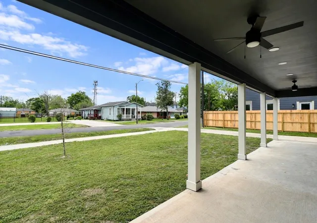 4th image of 5125 Larkspur St, Houston, TX 77033 | MLS# 19409802