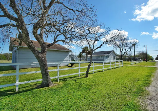 2nd image of 436 9th St, Dickinson, TX 77539 | MLS# 34157543