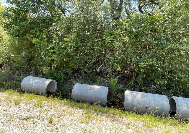 Photo 3 of Sale Pending at 4859 County Rd 288, Angleton, TX 77515 | MLS# 23176520 | Listing updated on 2026-09-19