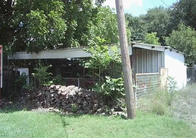 4th image of 204 Circle Dr, Winters, TX 79567 | MLS# 36213090