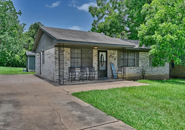 Homes for sale in Brenham, TX | 316 Johnson St, Brenham, TX 77833 | MLS# 6061951