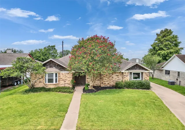 Homes for sale in La Porte, TX | 213 Valley Brook Dr, La Porte, TX 77571 | MLS# 45374755