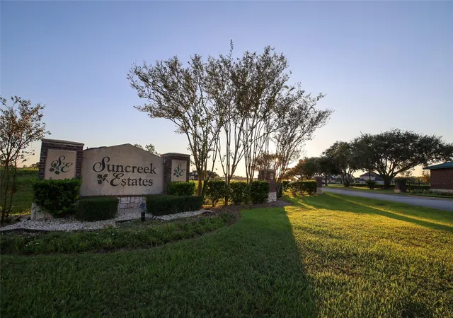 Homes for sale in Rosharon, TX | 1002 Cross Timbers Dr, Rosharon, TX 77583 | MLS# 89050295