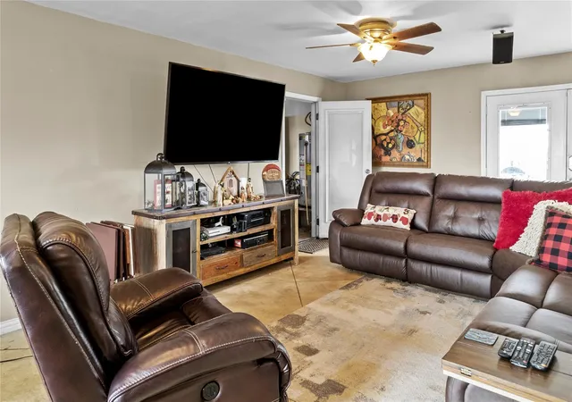 Photo 3 of Single family home for sale at 214 Yaupon Dr, Baytown, TX 77520 | MLS# 20419409 | Listing updated on 2026-07-10