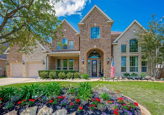 Photo 3 of Sale Pending at 10227 Grape Crk Grv Ln, Cypress, TX 77433 | MLS# 8535493 | Listing updated on 2026-08-31